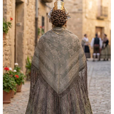 Mantón regional de 120x120 cm con flecos para traje tradicional   1,20 cms  Mod pr 172