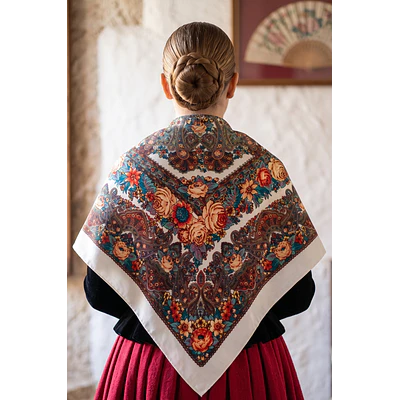 Pañuelo de Baturra Fondo Blanco con Flores y Cachemir (110x110 cm)