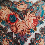 Pañuelo de Baturra Fondo Blanco con Flores y Cachemir (110x110 cm)