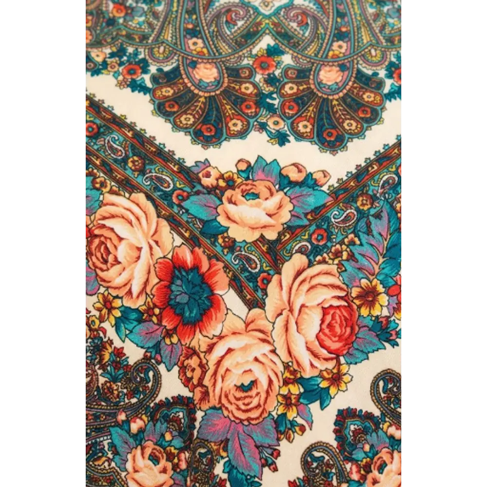 Pañuelo de Baturra Fondo Crema con Flores y Cachemir (110x110 cm)