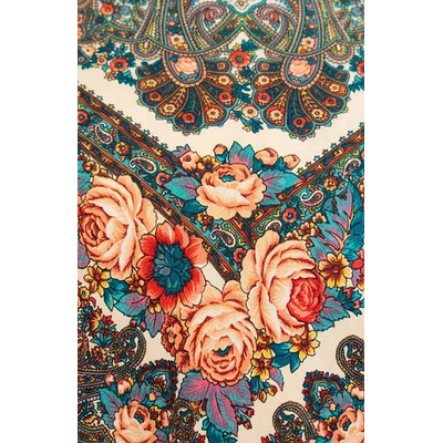 Pañuelo de Baturra Fondo Crema con Flores y Cachemir (110x110 cm)
