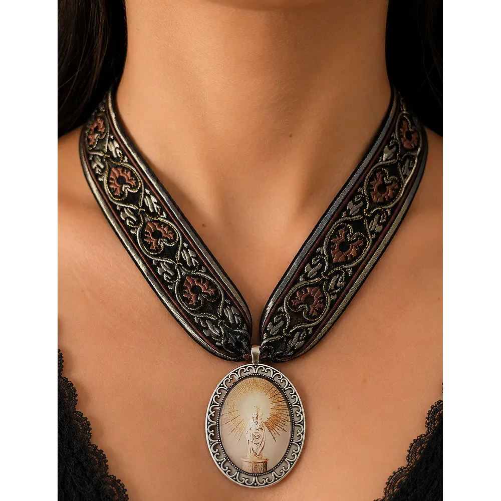Collar Baturra con Medalla de la Virgen del Pilar y Cinta Bordada Tradicional