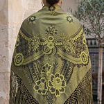 Mantón Regional Tradicional 140x140 cm en Seda y Algodón con Flecos