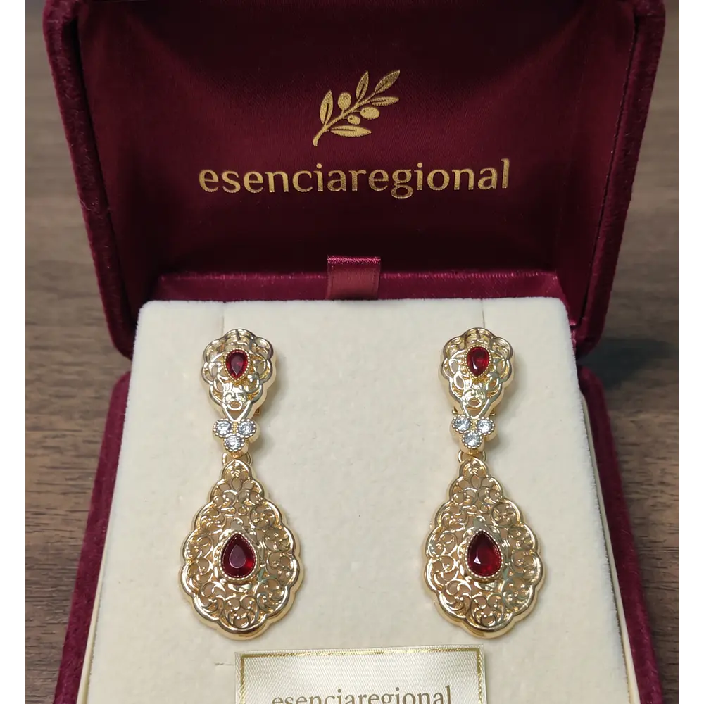 Pendientes de Baturra Dorados con Piedra Roja y Cierre Omega 