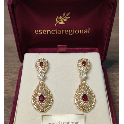 Pendientes de Baturra Dorados con Piedra Roja y Cierre Omega 