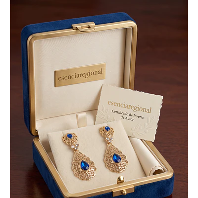 Pendientes de Baturra Dorados con Piedra Azul y Cierre Omega 
