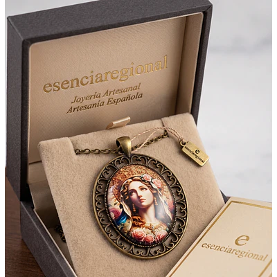 Medalla Ovalada de la Virgen con Rosas en Bronce Envejecido