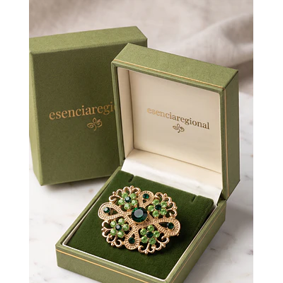Broche de Baturra Dorado con Diseño Floral y Piedras Verdes
