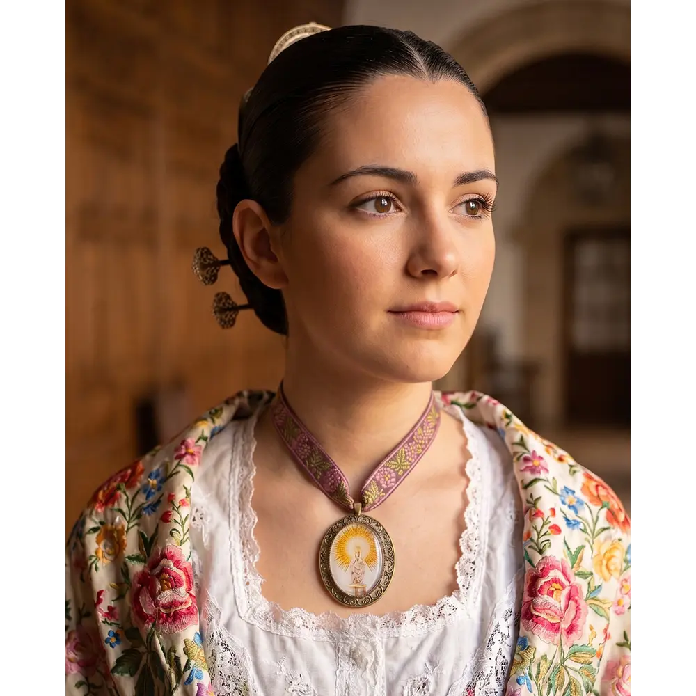 Conjunto de Medalla de la Virgen del Pilar y Cinta al Cuello (Carrasca)