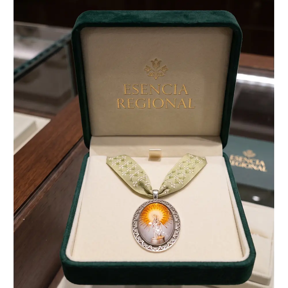 Conjunto de Medalla de la Virgen del Pilar en Plata y Cinta Verde