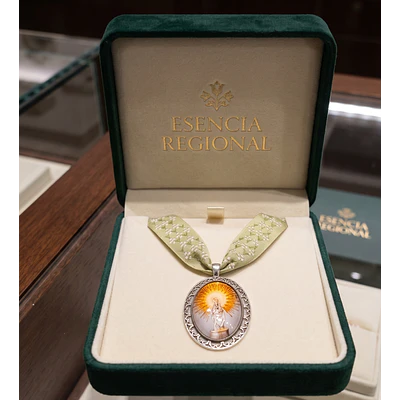 Conjunto de Medalla de la Virgen del Pilar en Plata y Cinta Verde