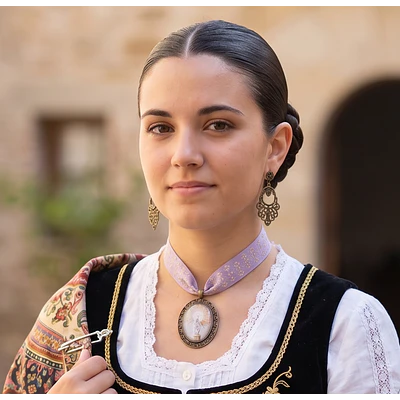 Conjunto de Medalla de la Virgen del Pilar y Cinta al Cuello Lila