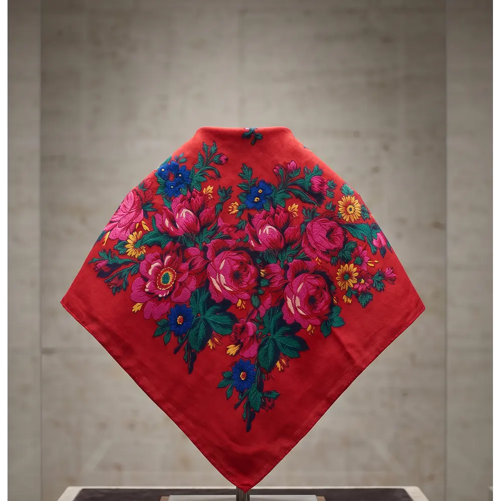 Pañuelo de Baturra para Niña Rojo Floral en Viscosa (70x70 cm)