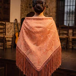 Mantón de adamascado asalmonado Elegancia Tradicional