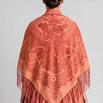 Mantón de adamascado asalmonado Elegancia Tradicional