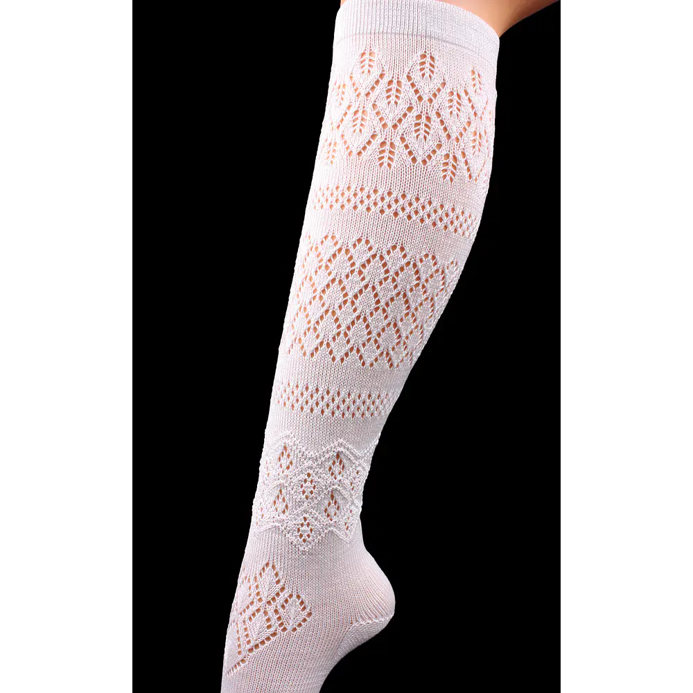 Medias regionales tradicionales beige