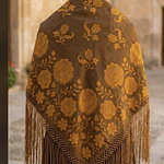 Conjunto Regional: Falda Damasco Oro y Mantón 140cm Tradición  T 42/44