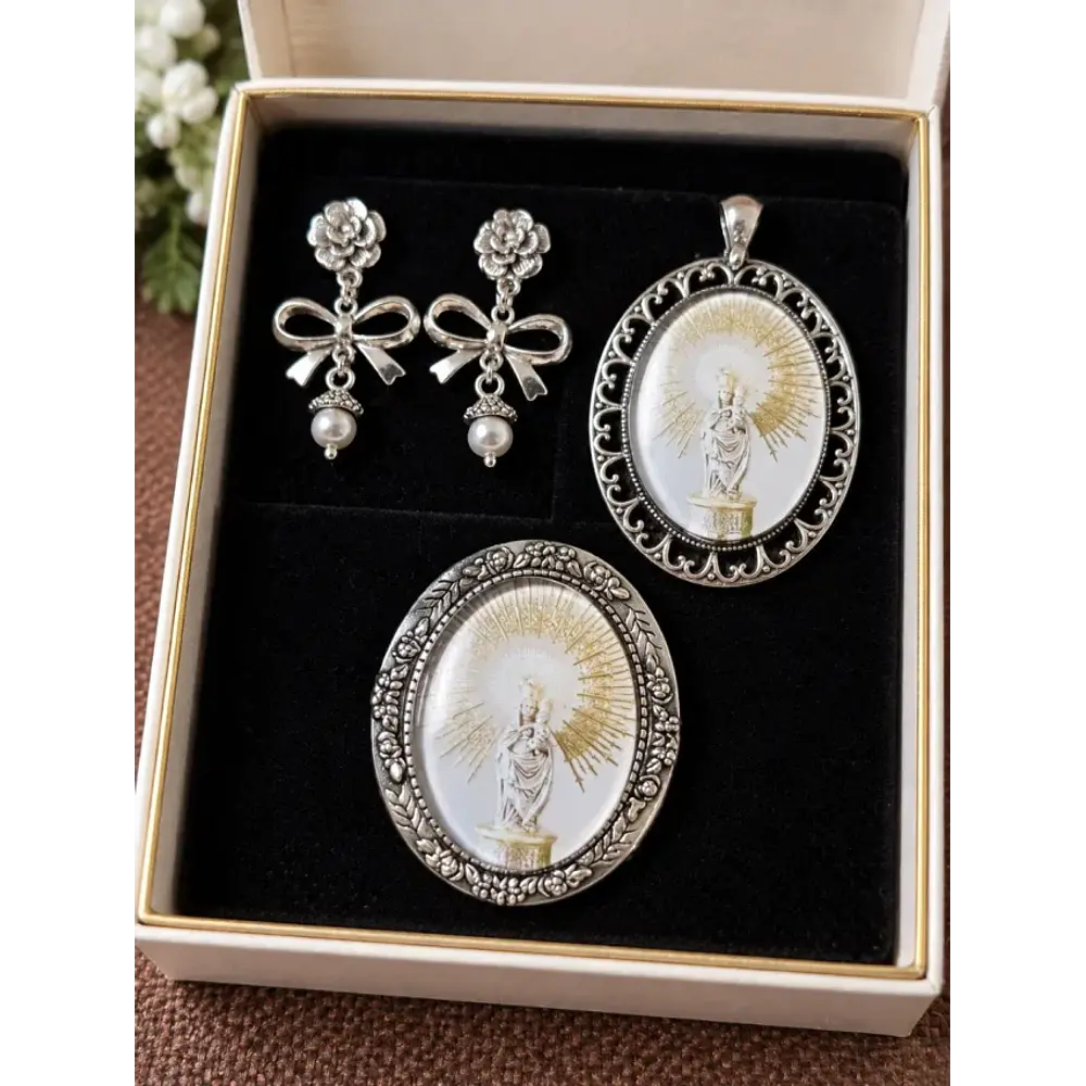 Conjunto Aderezo Baturra Virgen del Pilar: Pendientes, Broche y Medalla