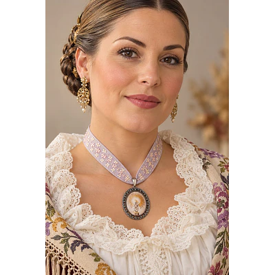 Conjunto de Medalla de la Virgen del Pilar y Cinta al Cuello Lila