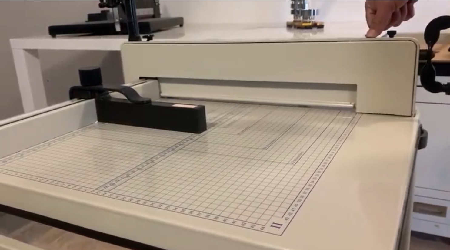 Calibración del Pison de una Guillotina manual