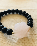 Pulsera de Onix Negro con Flor de Cuarzo Rosa