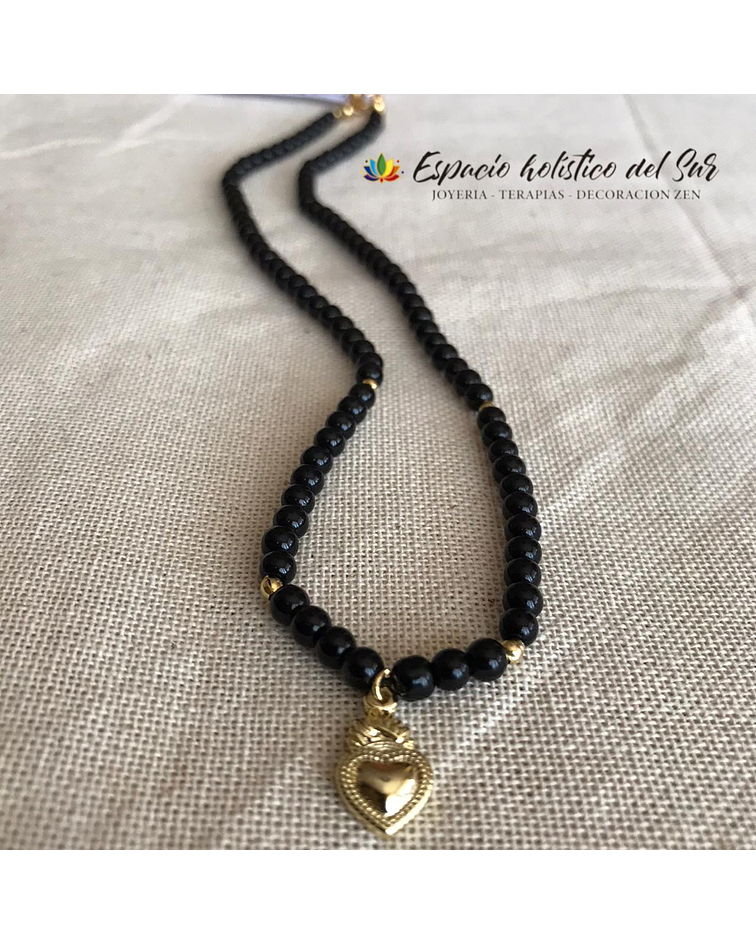 Collar Onix Negro con dije de detente sagrado corazón de Jesús