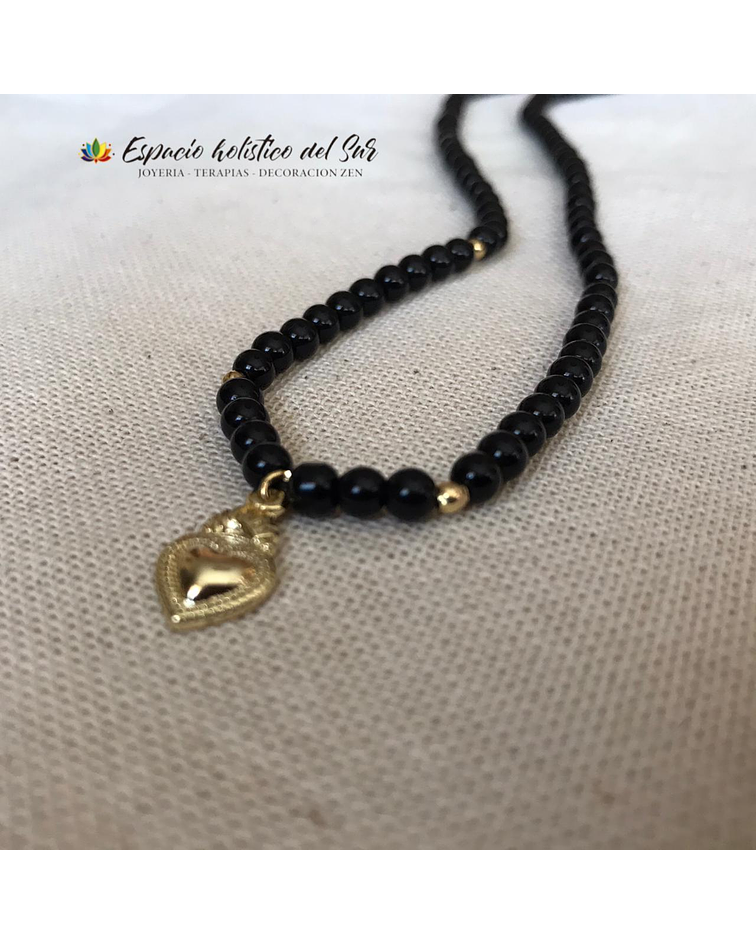 Collar Onix Negro con dije de detente sagrado corazón de Jesús