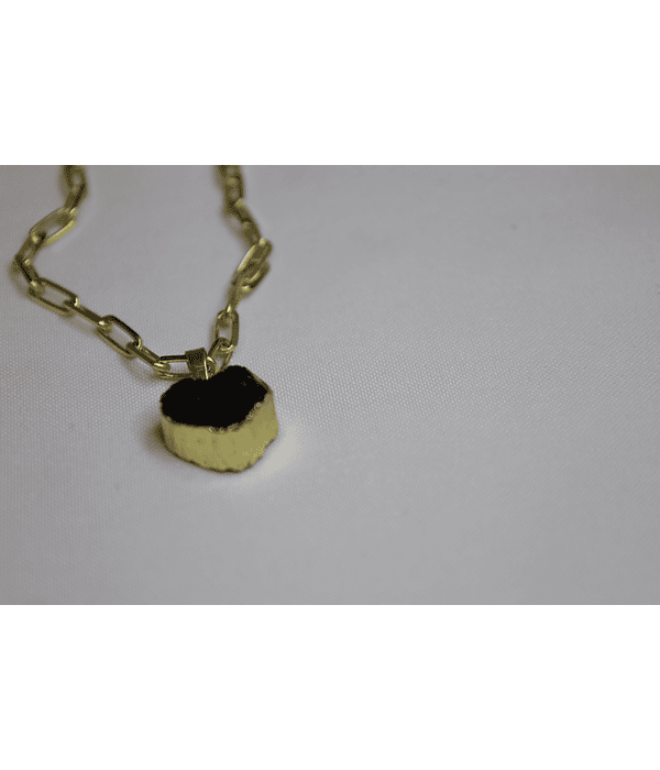 Cadena de Enchape Dorado con dije en Gema  Natural  Turmalina Negro en forma de corazón