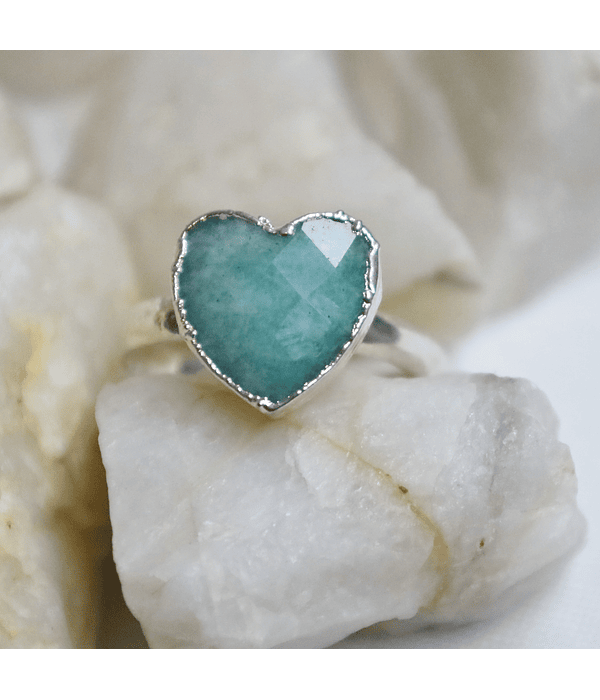 Anillo corazón de  Amazonita en baño de plata