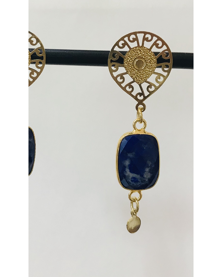 Aros Lapiz Lazuli en baño oro 6 capas con base de mandala