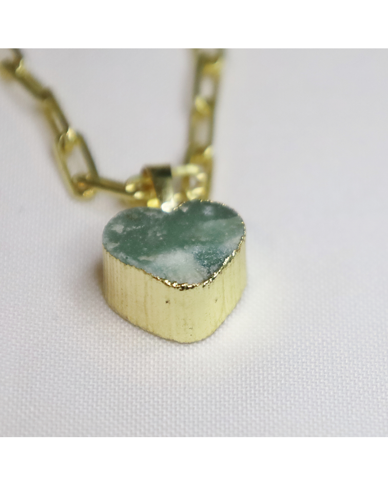 Cadena de Enchape Oro con dije de Jade verde de forma de corazón  