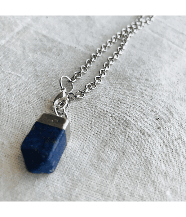 Cadena de Fantasía plateada con dije de punta de Piedra Natural Lapiz Lazuli 