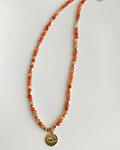 Collar con agatas naranjas con dije de Ojo Protector  en enchape oro