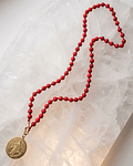Collar howlita roja Con Dije de San Benito