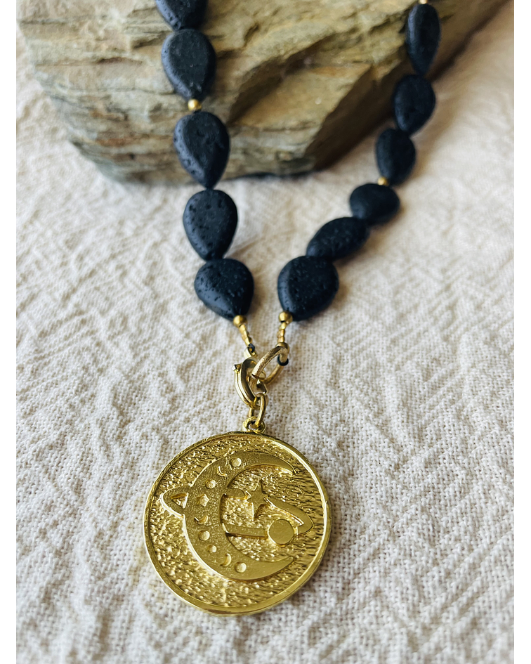 Collar  de Lava Volcánica de gotas con Dije Estelar- Conexión cielo y Tierra