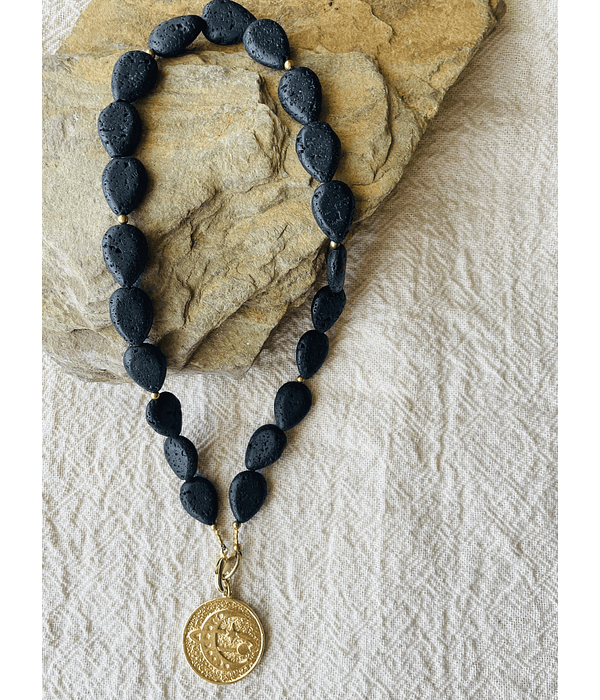 Collar  de Lava Volcánica de gotas con Dije Estelar- Conexión cielo y Tierra
