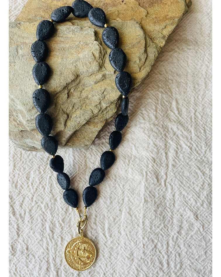 Collar  de Lava Volcánica de gotas con Dije Estelar- Conexión cielo y Tierra