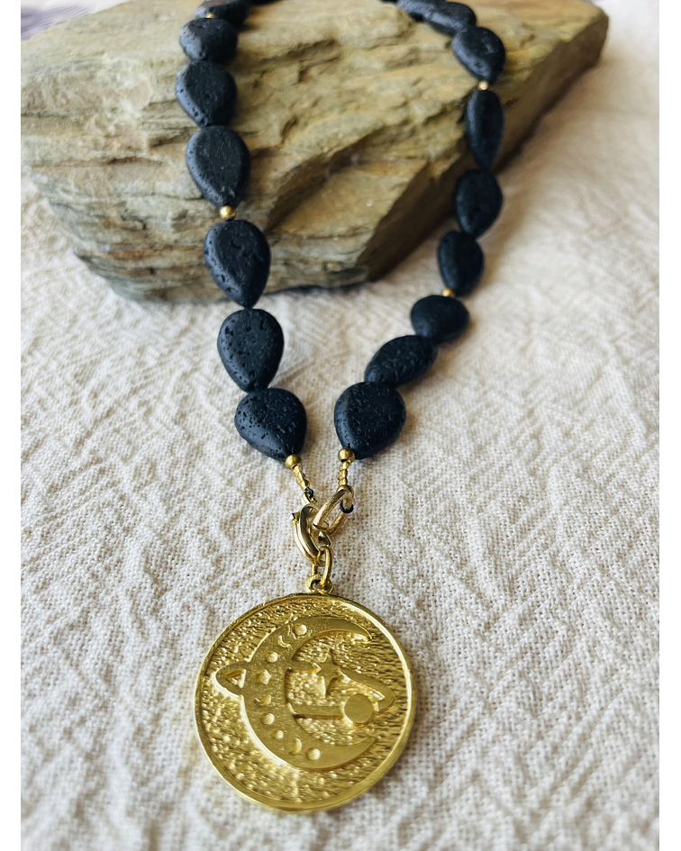 Collar  de Lava Volcánica de gotas con Dije Estelar- Conexión cielo y Tierra