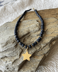 Collar Mini de Lava Volcanica con Dije de estrella