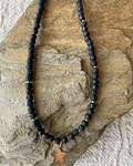 Collar Mini de Lava Volcanica con Dije de estrella