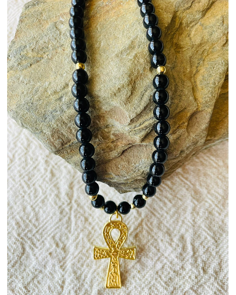 Collar Onix Negro con cruz de Ank-Protección Absoluta y Vida 