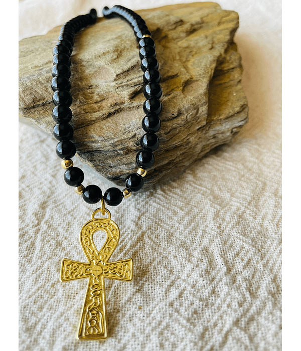 Collar Onix Negro con cruz de Ank-Protección Absoluta y Vida 