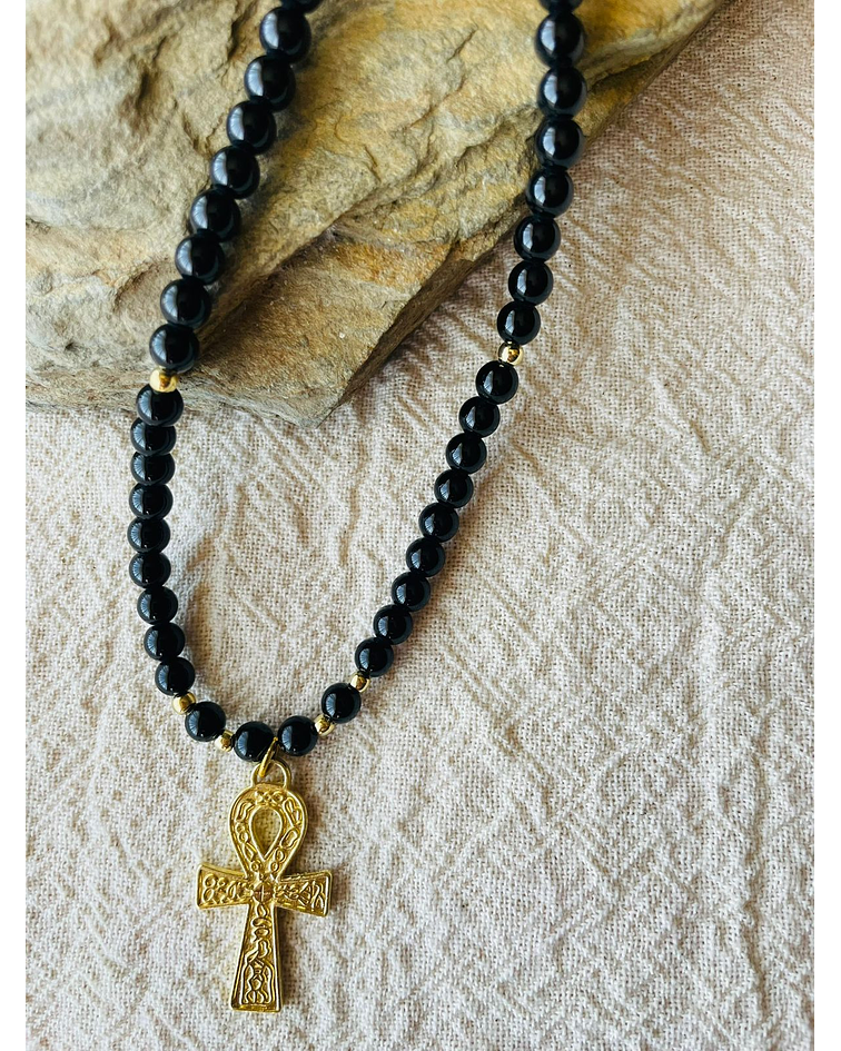 Collar Onix Negro con cruz de Ank-Protección Absoluta y Vida 