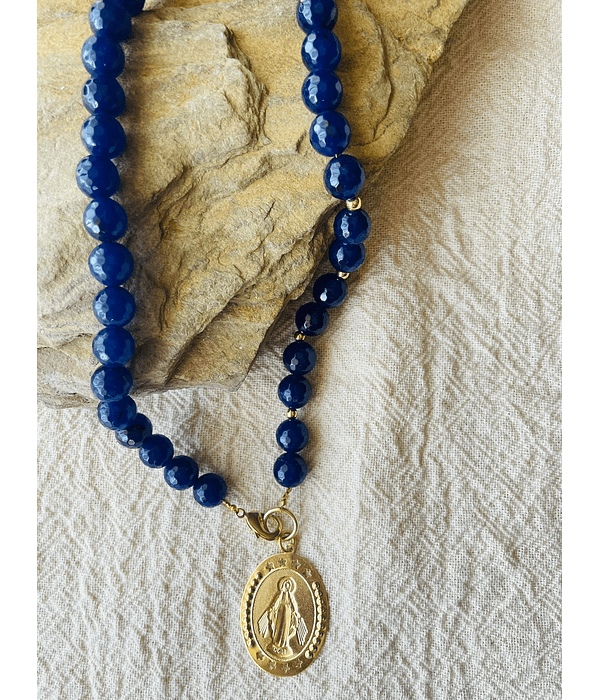 Collar Agatas Azules con Dije de virgen de la Medallita Milagrosa