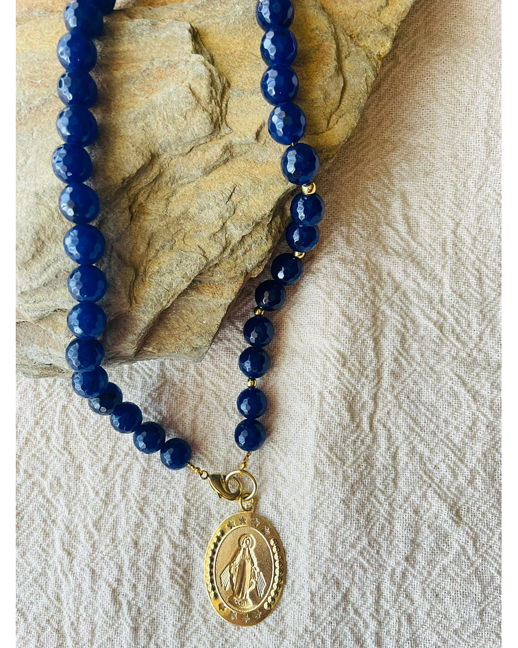 Collar Agatas Azules con Dije de virgen de la Medallita Milagrosa