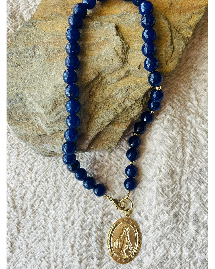 Collar Agatas Azules con Dije de virgen de la Medallita Milagrosa