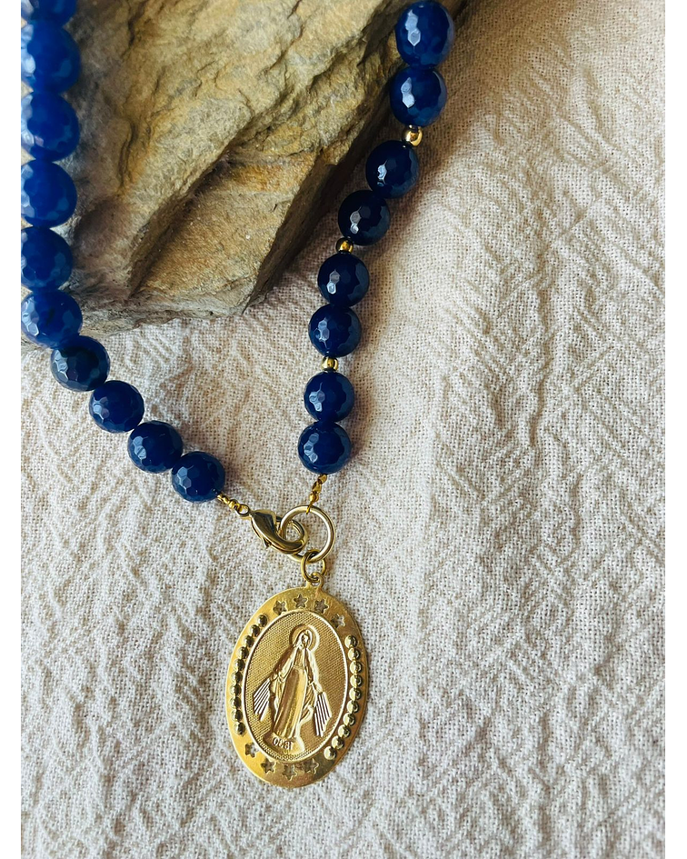 Collar Agatas Azules con Dije de virgen de la Medallita Milagrosa
