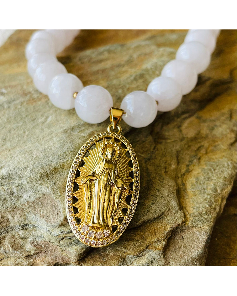 Collar Cuarzo Rosa con Virgen de la Medallita Milagrosa 