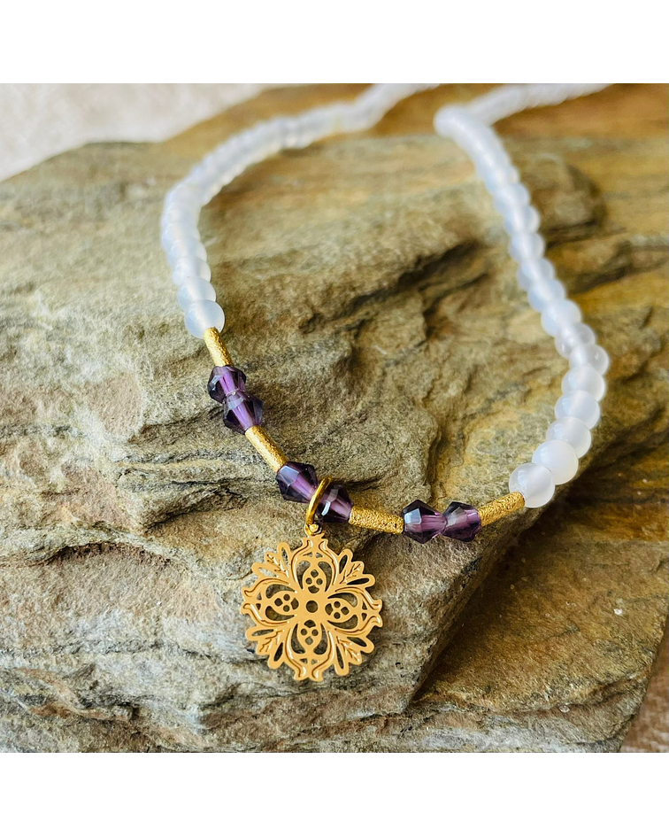 Collar de Cuarzo Blanco con Amatistas dije de Mandala