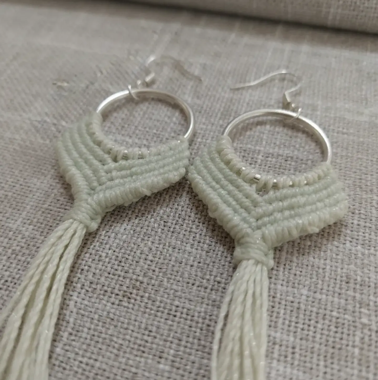 Aros Macramé Alma verde claro con destellos 1